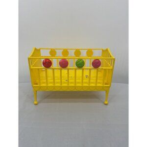 vintage 1960s Topper Deluxe Reading Suzy Cute doll crib